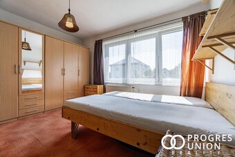 Exkluzivní prodej dvougeneračního rodinného domu s velkým po - 12