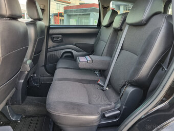 Peugeot 4007 2,2 HDi 4x4, 7 míst - 12