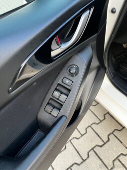 Mazda 3, benzin 88kw/2,0 2016 TOP - 12