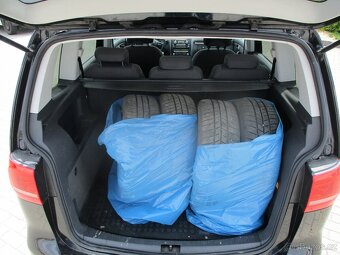VW TOURAN 1,6TDI TDi 77kw Klimatr. 6rychlostí 2011 - 12