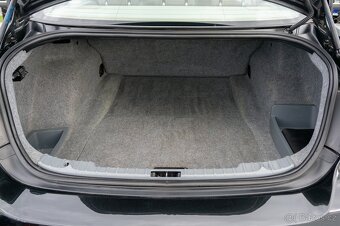 BMW (E90) 318i - 12