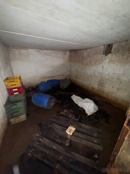 PRODÁM zahradu (stav.pozemek) - garáž s obytnou místností. - 12