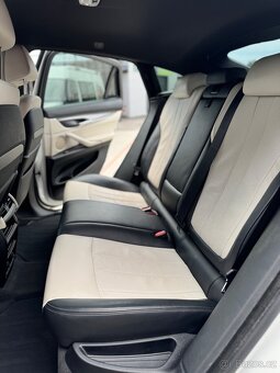 BMW X6 xDrive30d 190 kW – M paket, HUD, R20, Perleť TOP - 12
