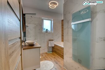 Sympatický bungalov 4+kk s moderním designem - 3 ložnice, te - 12