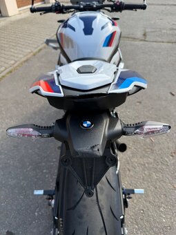 Bmw m1000r - 12