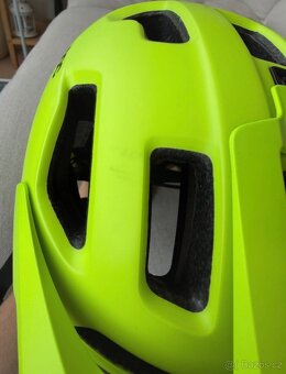 Cyklistická přilba POC Axion - 12
