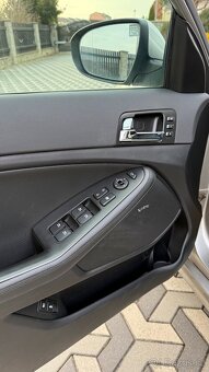 KIA OPTIMA 2.0i 110Kw FULL HYBRID - 12