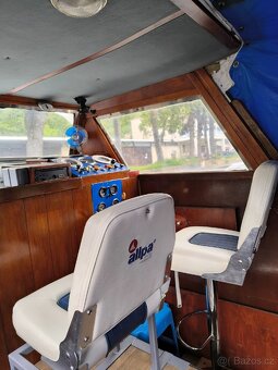 Prodám kajutovou motorovou loď - 12