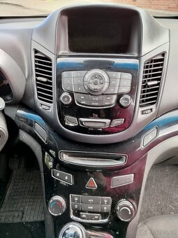 Chevrolet Orlando - 12