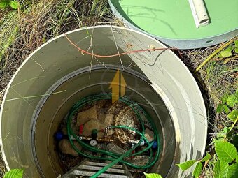 Prodej stavebního pozemku o výměře 800 m² s rozestavěnou sta - 12