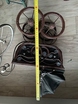 Starožitný proutěný kočárek pro panenky 🧸 loukoťková kola - 12