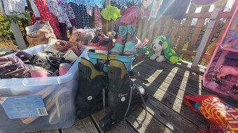 Oblečení po dětech, plyšáci, stan, a spousta dalšího - 12