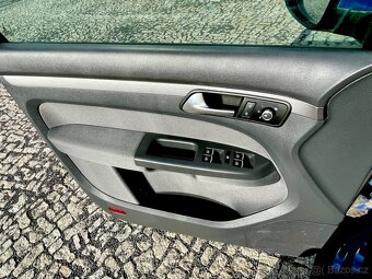 Volkswagen Touran 1.6 TDi Cross, výhřev, Bi-xenony, senzory - 12