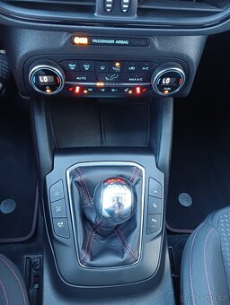Ford Focus 1.5i Ecoboost ST-Line - 12