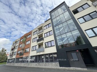 Pronájem prostorného bytu 2+kk, 62 m2 v novostavbě bytového  - 12