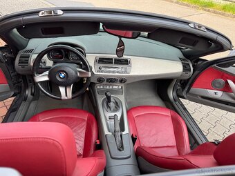 BMW Z4 2.2i (125kw) manuál, dovoz DE, červená kůže - 12