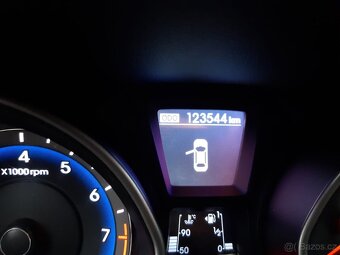 Hyundai i30 1.6i - 12