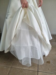 Šaty na věneček či svatební - 12