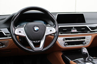 BMW 730d xDrive / ACC / HUD / 360° / VZDUCH / KEYLESS / 21" - 12