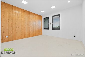 Prodej, rodinný dům, 1859 m2 + podíl na pozemcích o rozloze  - 12