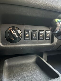 Nissan Navara D40 2.5 DCI - 12
