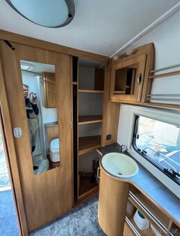 Karavan Hymer Eriba Nova 470A, velká koupelna,prostorný - 12