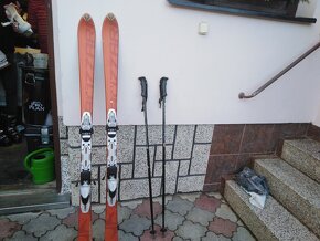 Lyže včetně vázání a hůlek - 12