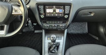 Škoda Octavia 3. Scout 4x4 2.0 TDI 110 KW 1 maj serv kniha. - 12