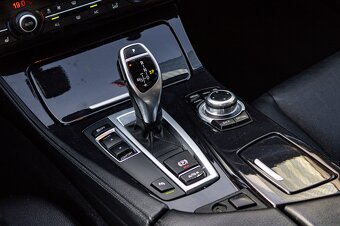 BMW Rad 5 520d 135kW / Bi-Xenon / - 12