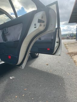 Prodám Nissan Bluebird , 1990 , veterán. - 12