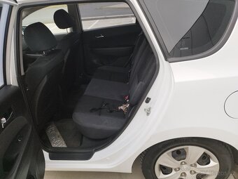 HYUNDAI i30, 1.4i, 2009,2.majitel,koupeno v ČR - 12