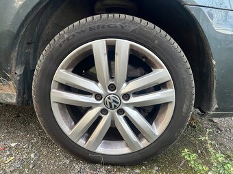 Originální kola Volkswagen R17 + zánovní Pirelli 225/45/17 - 12