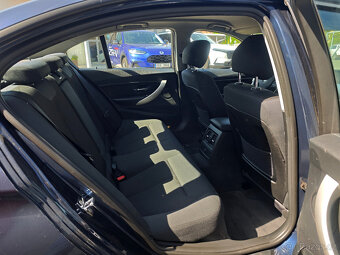 BMW Řada 3 320d Limousine NAVI 135kW - 12