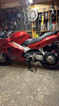 Honda VFR 800 Fi - 12