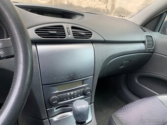 Ranault Laguna 1.9 dci rok 2003 - 12