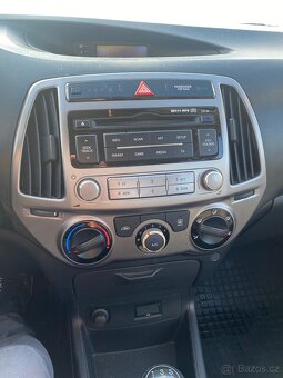 Hyundai i20 1.2i+LPG 63kw koupeno v ČR rv.2013 - 12