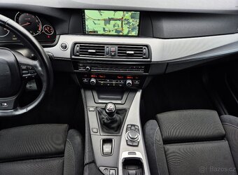 BMW 528i F11- M-PAKET-MANUÁL-190KW-84TIS.KM-6-VÁLEC-TOP STAV - 12