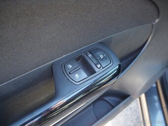 Opel Corsa 1.4 KLIMA, vyhř. sedadla + volant - 12