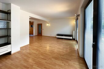 Pronájem_RD Dolní Chabry 5+kk, zahrada, garáž+venkovní park. - 12