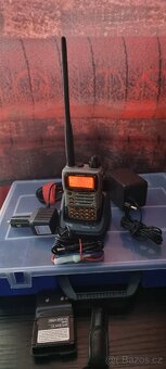 Yaesu VX-7R vč příslušenství. - 12