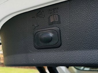 Ford Kuga 2.0TDCi 4x4 AUT 120KW VÝHŘEV KAMERA LED SERVISKA - 12
