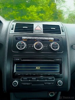 VW Touran 1.6Tdi 66kw 10/2013, servis Porsche - 12