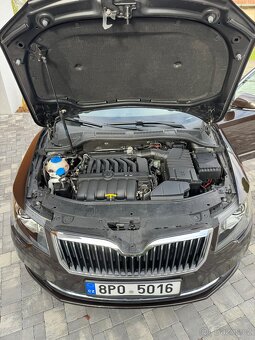 Skoda Superb L&K 4x4 3.6 V6 - 106 000km - TOP stav - 12