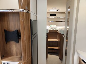 Contura 766 EF Mercedes - 12