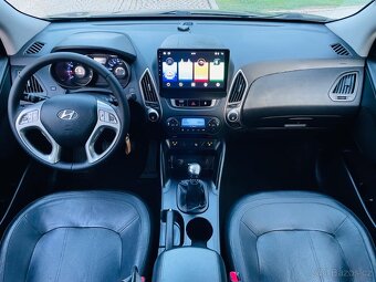 Hyundai ix35 2.0 BENZÍN 120KW 4x4 MANUÁL KAMERA VYHŘEV TAŽNÉ - 12
