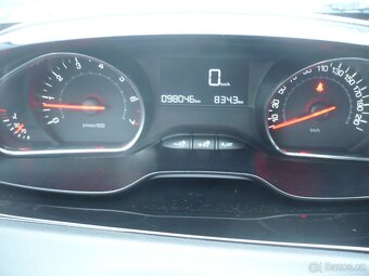 Peugeot  208 1.2 i - 12