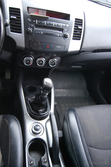 Mitsubishi Outlander - 12