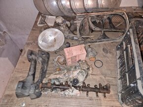 Směs dílů škoda MB, 105,120, octavia 440, spartak, lada td. - 12