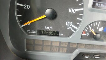 Prodám hákový nosič kontejnerů s hyd. rukou Mercedes AXOR - 12