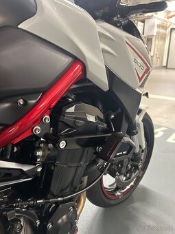 Kawasaki Z900 (2022) - 12